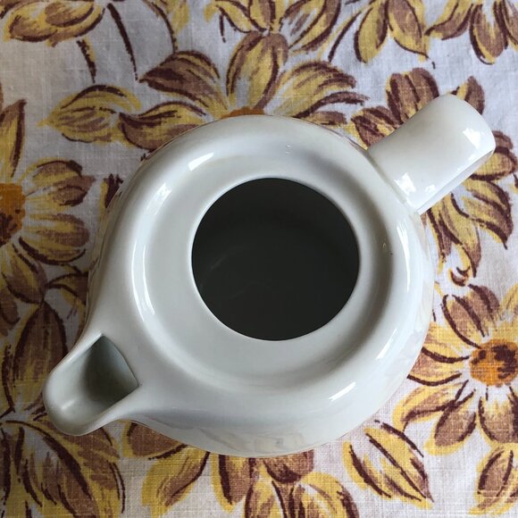 Vintage Hollohaza White with Red Rooster Small Ceramic Teapot or Creamer Hungary - Picture 6 of 7